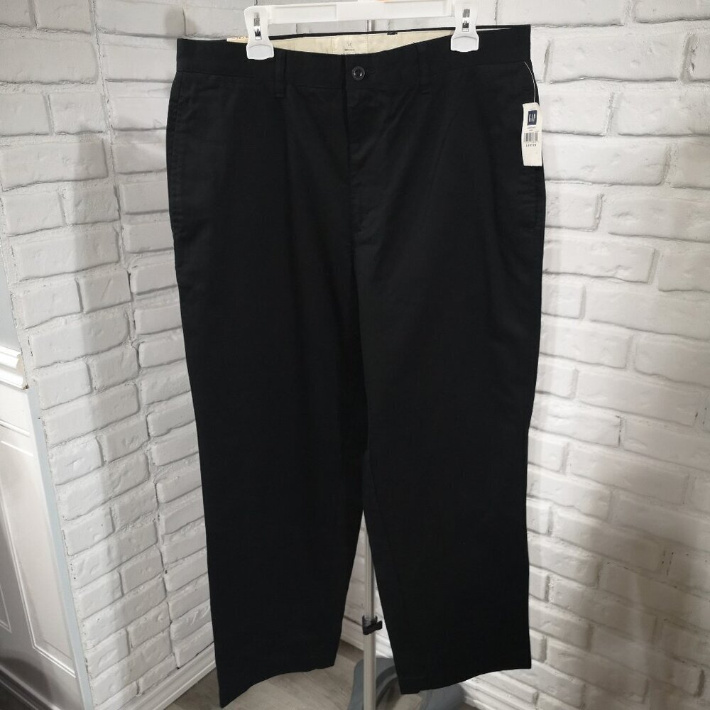 NWT Gap Khakis Men's Size 36/30 Black Relaxed Fit Flat Front 100% Cotton Pants